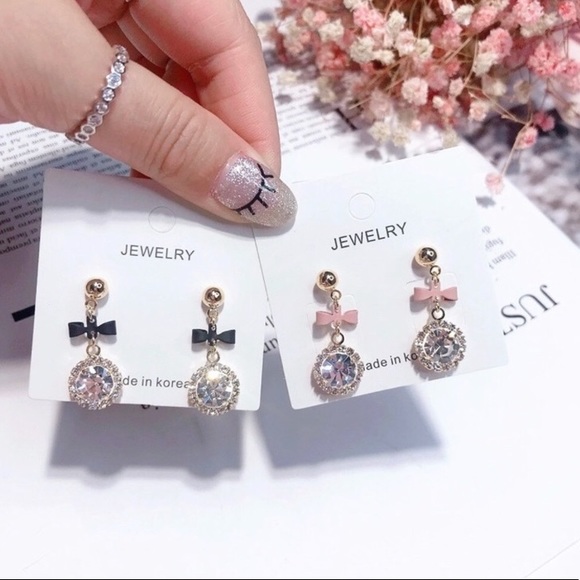 🎉HP🎉🆕 KALEY Crystal Bow Drop Earrings - Picture 6 of 6